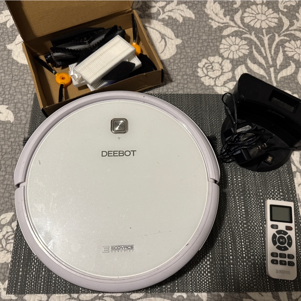 White DEEBOT Robotic Vacuum Cleaner